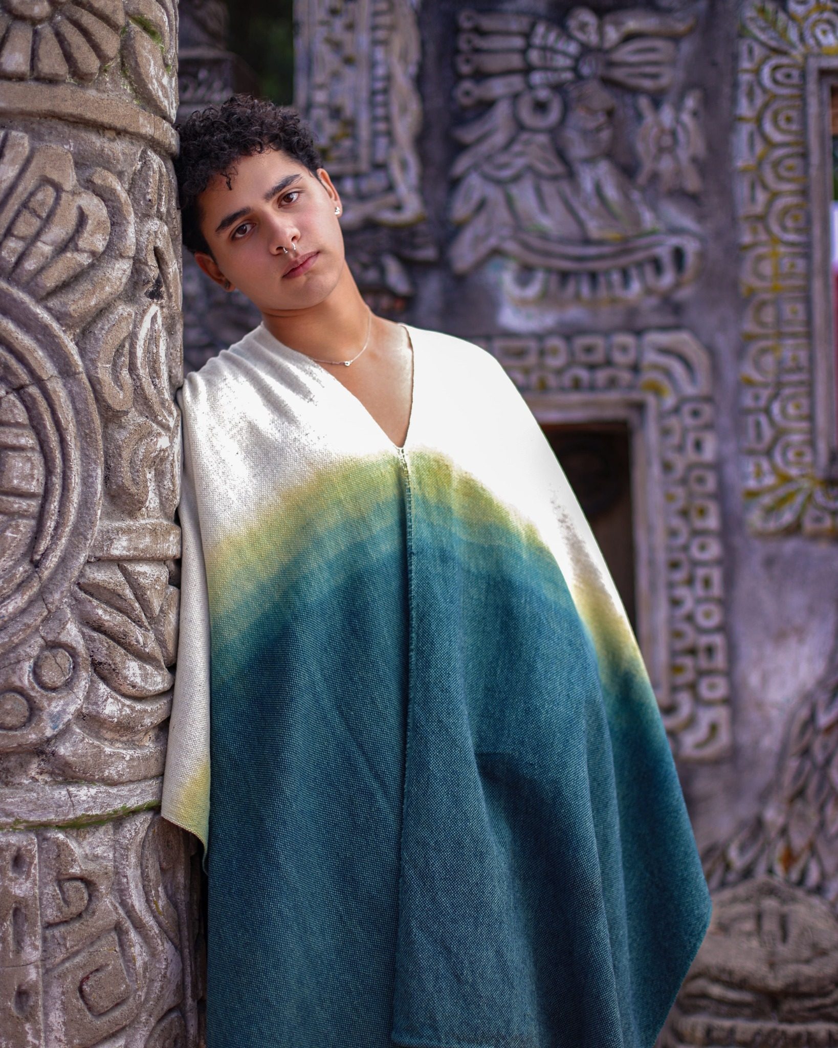 Estudiantes con piezas textiles